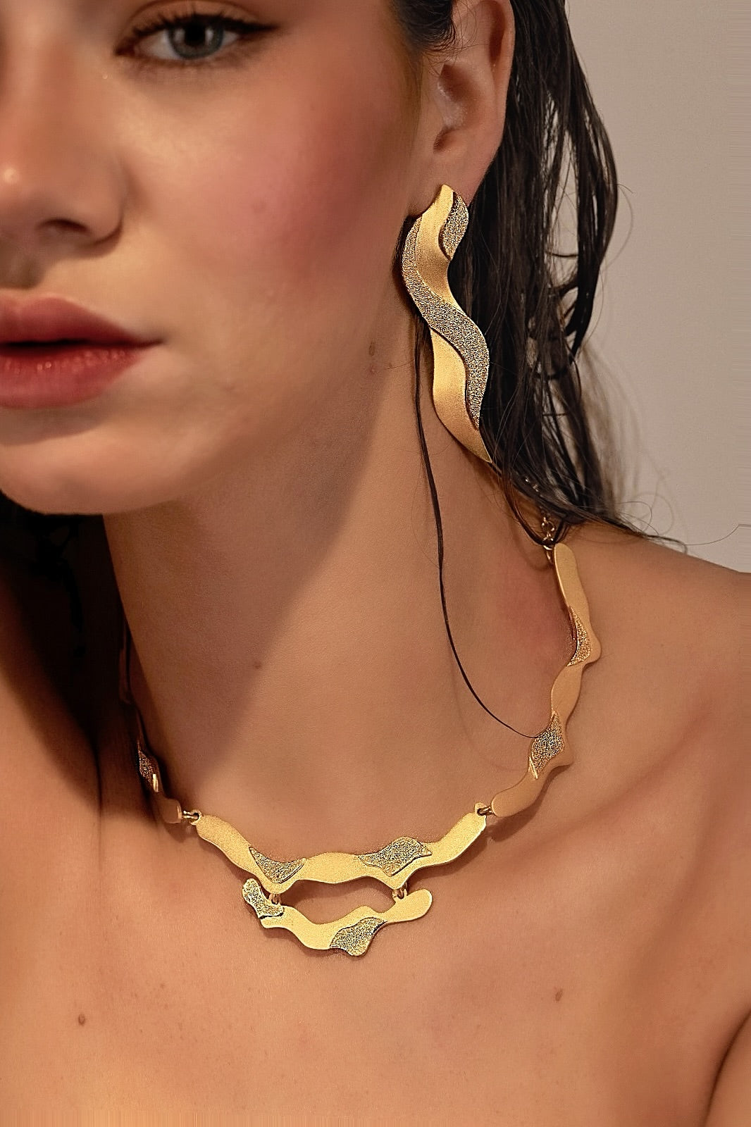 Dotted golden wave earrings