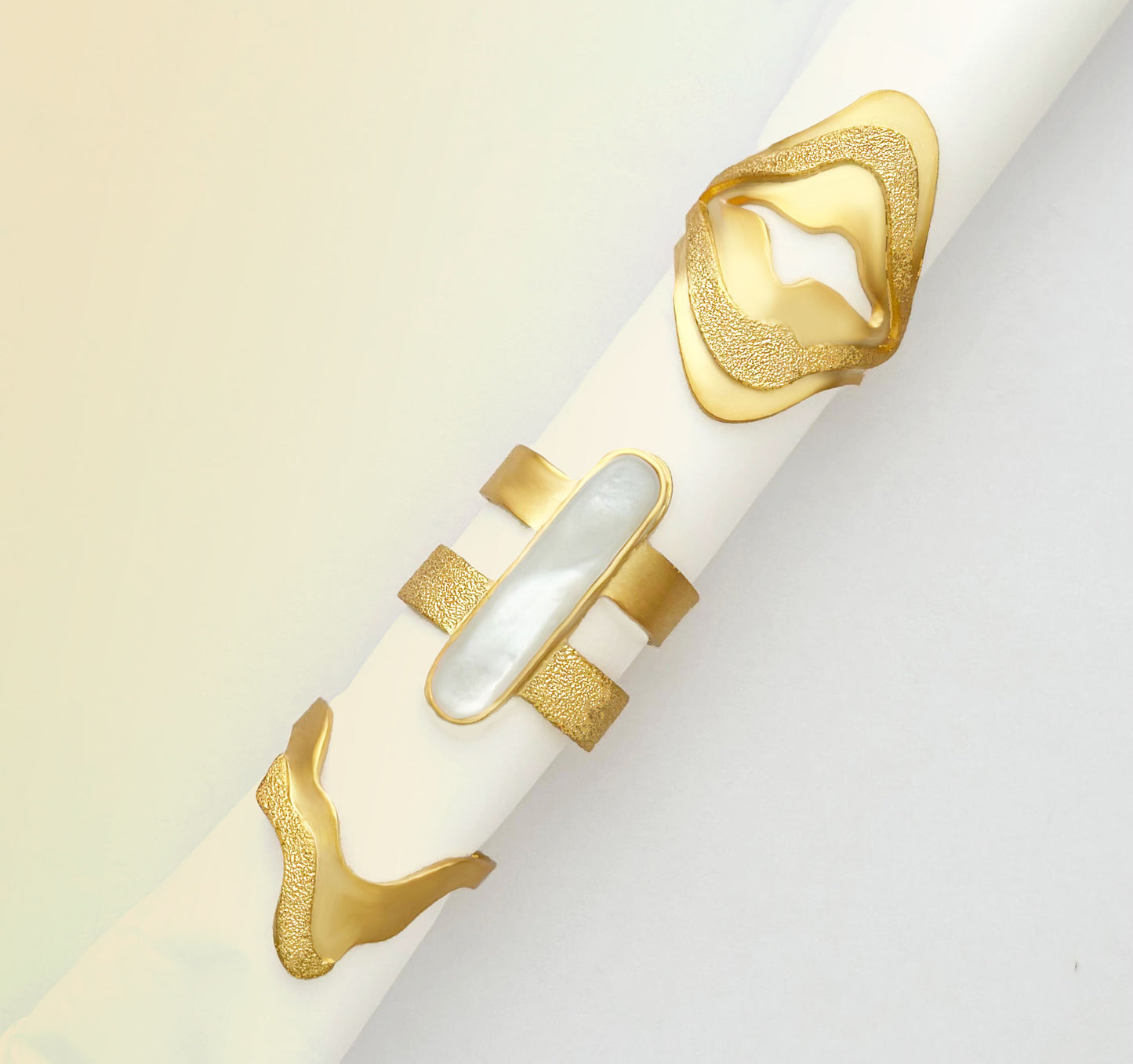 Dotted ring with stone