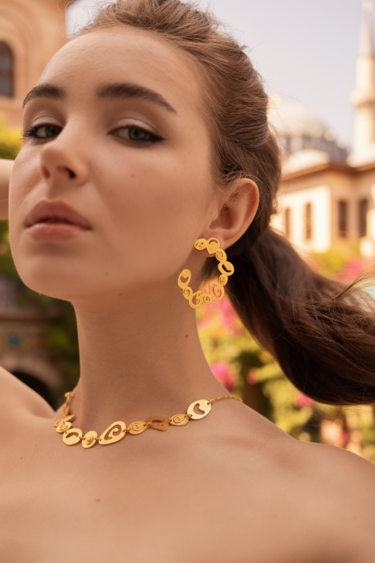 Greek chocker