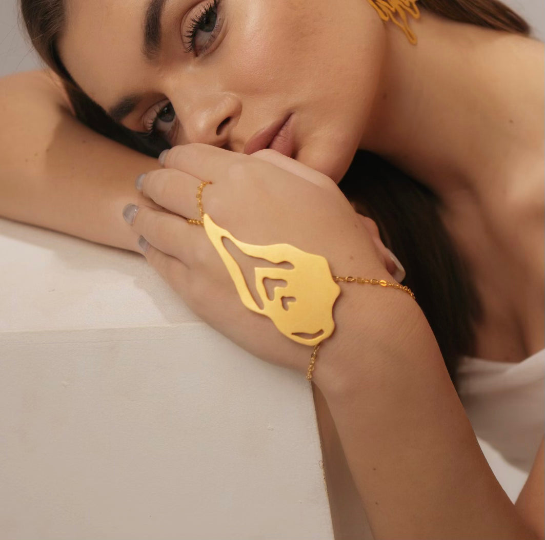 Golden crust chain bracelet