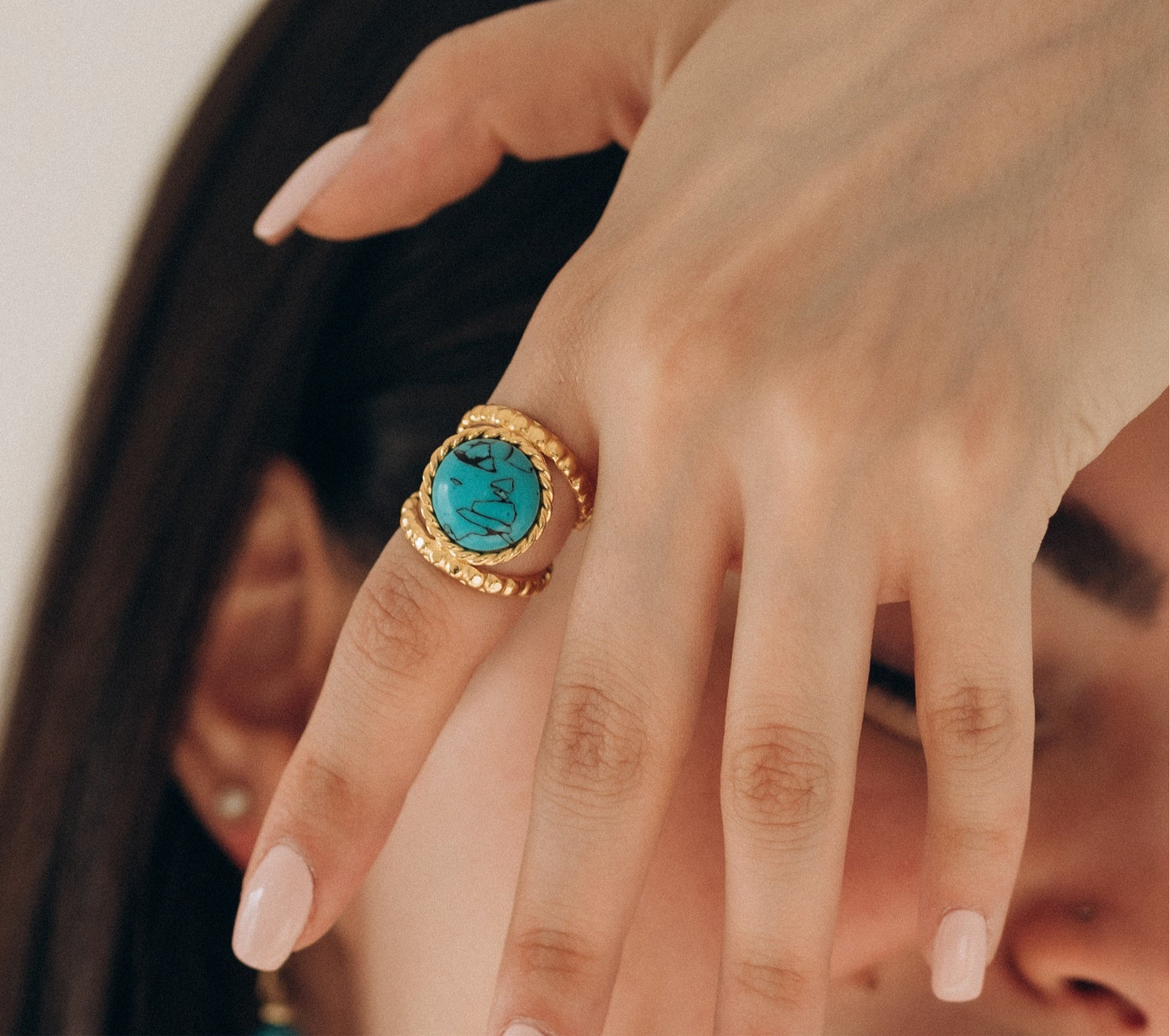 ROUND TREQOUISE RING