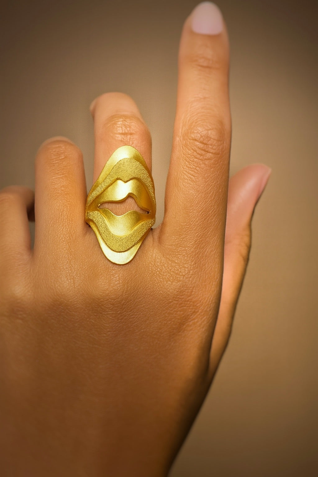 Bold dotted ring