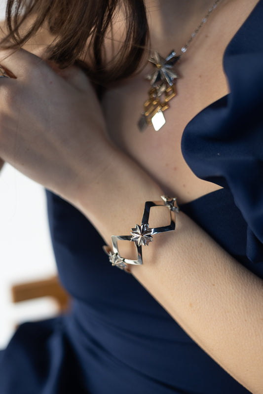 Aster Hand Cuff