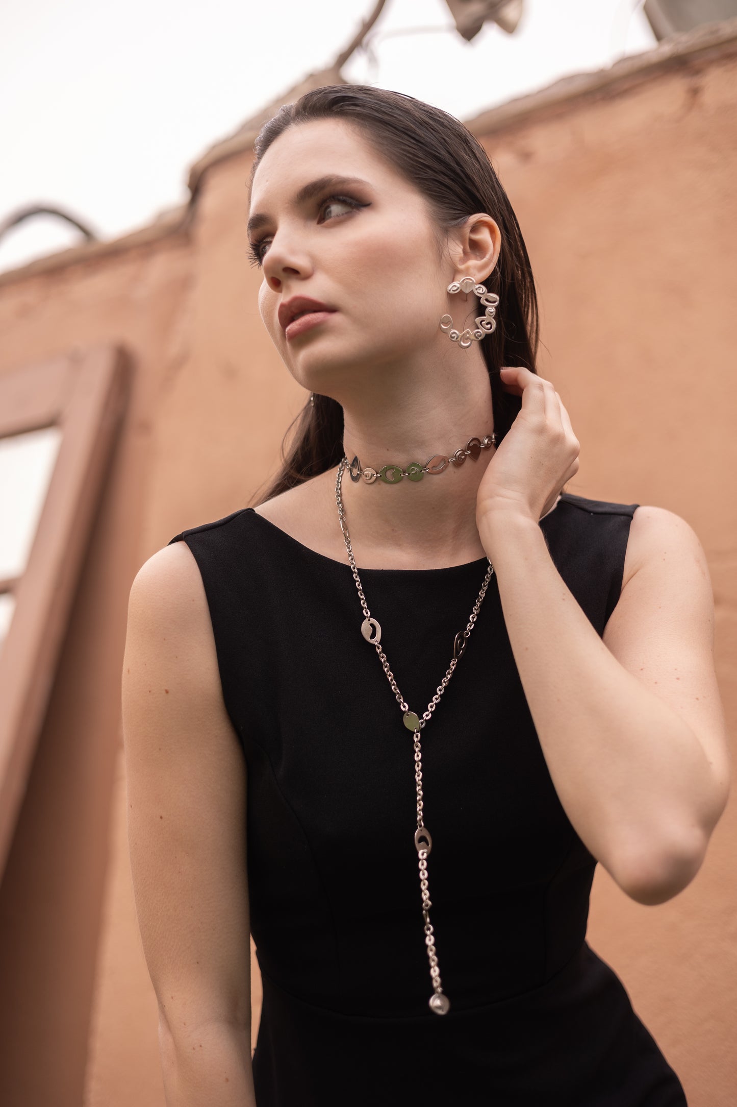 Greek chocker