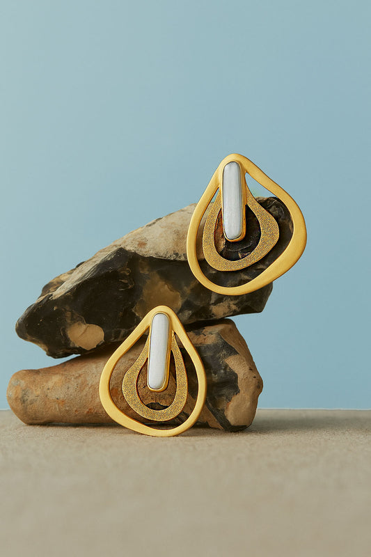 Dotted earrings with stone