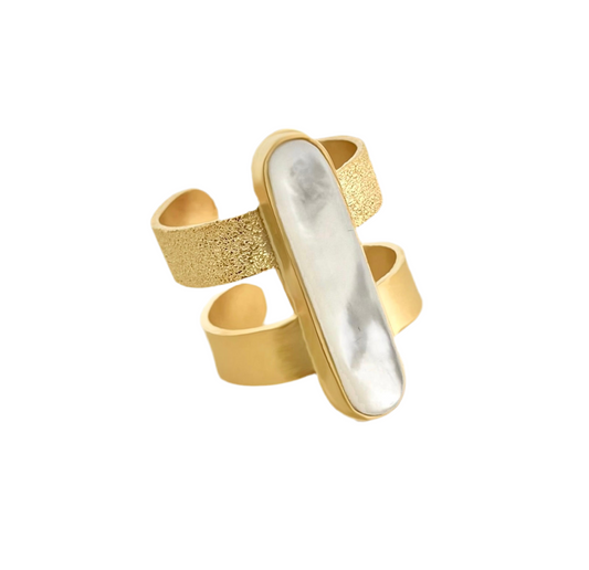 Dotted ring with stone