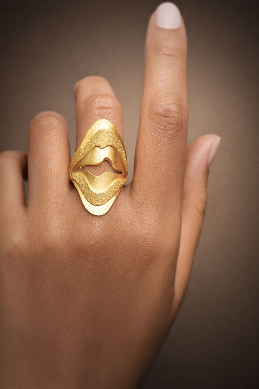 Bold dotted ring