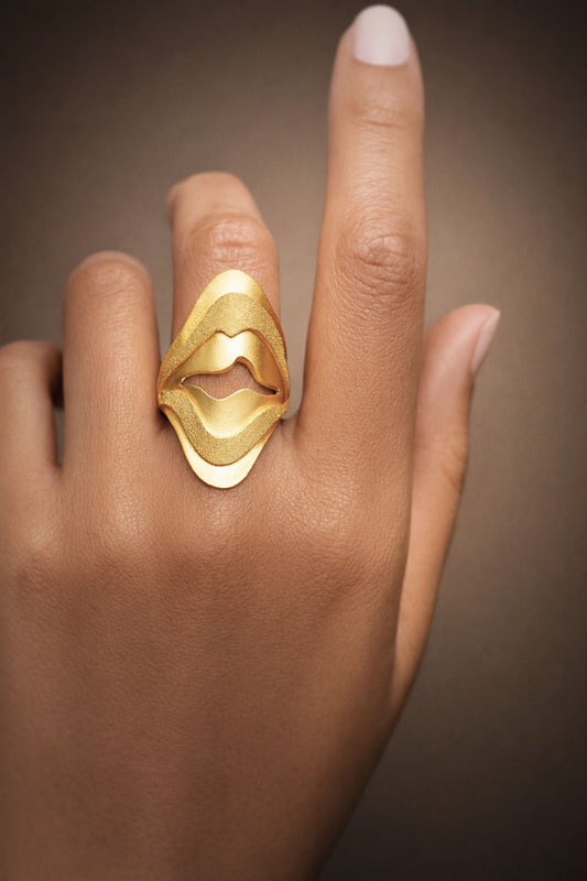 Bold dotted ring