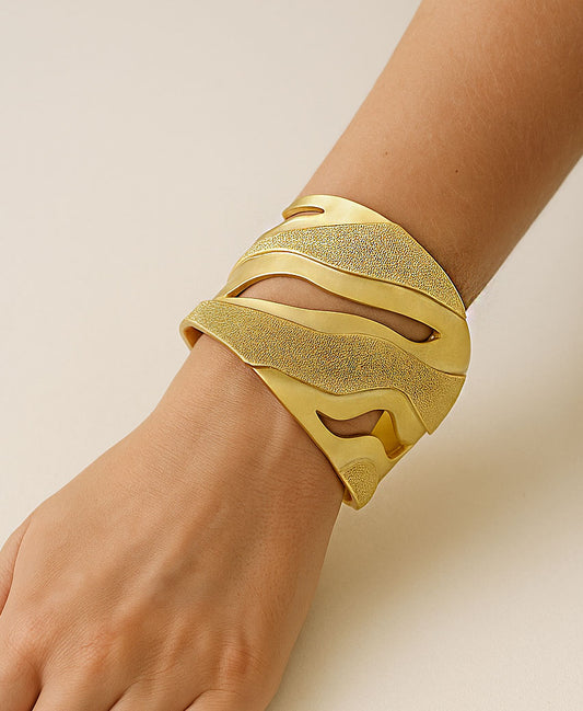 Dotted handcuff